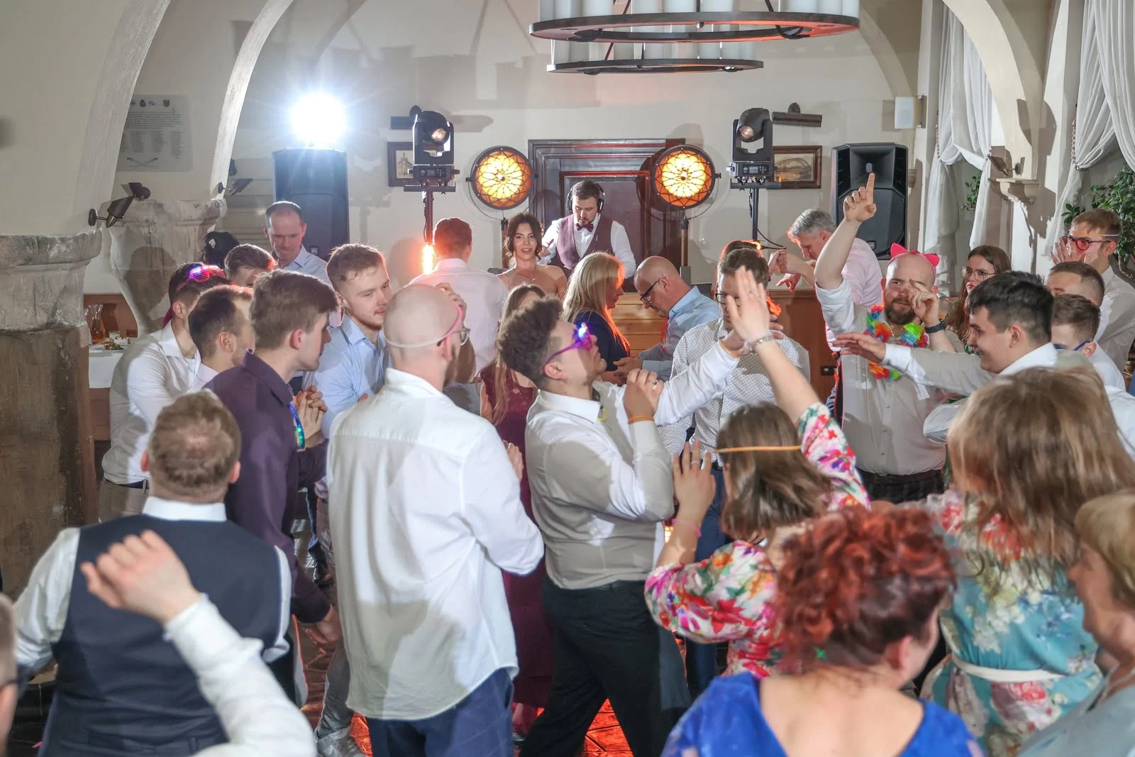 Pełny parkiet na weselu